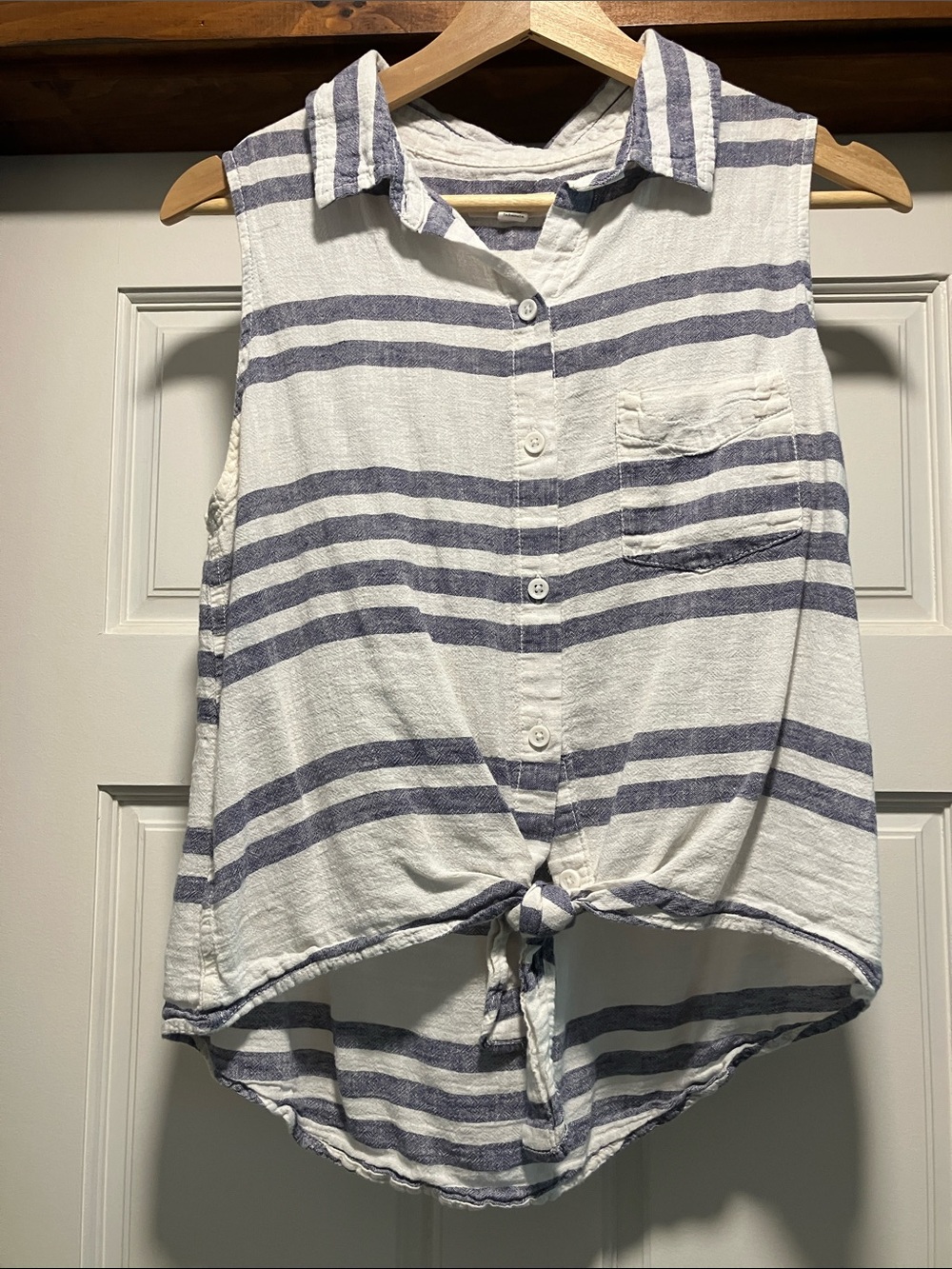 beachlunchlounge Sleeveless Button-Front Tie Hem Top